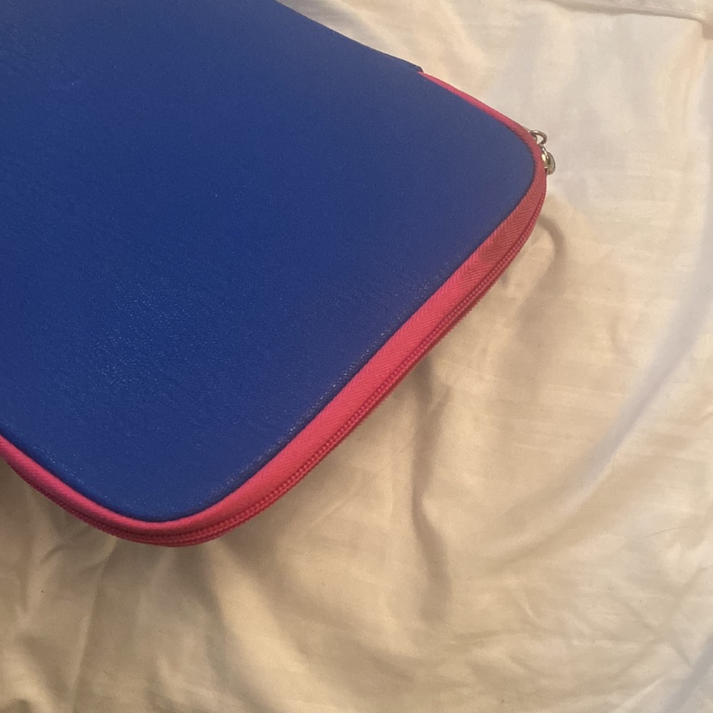 iPad case - Picture 2 of 2